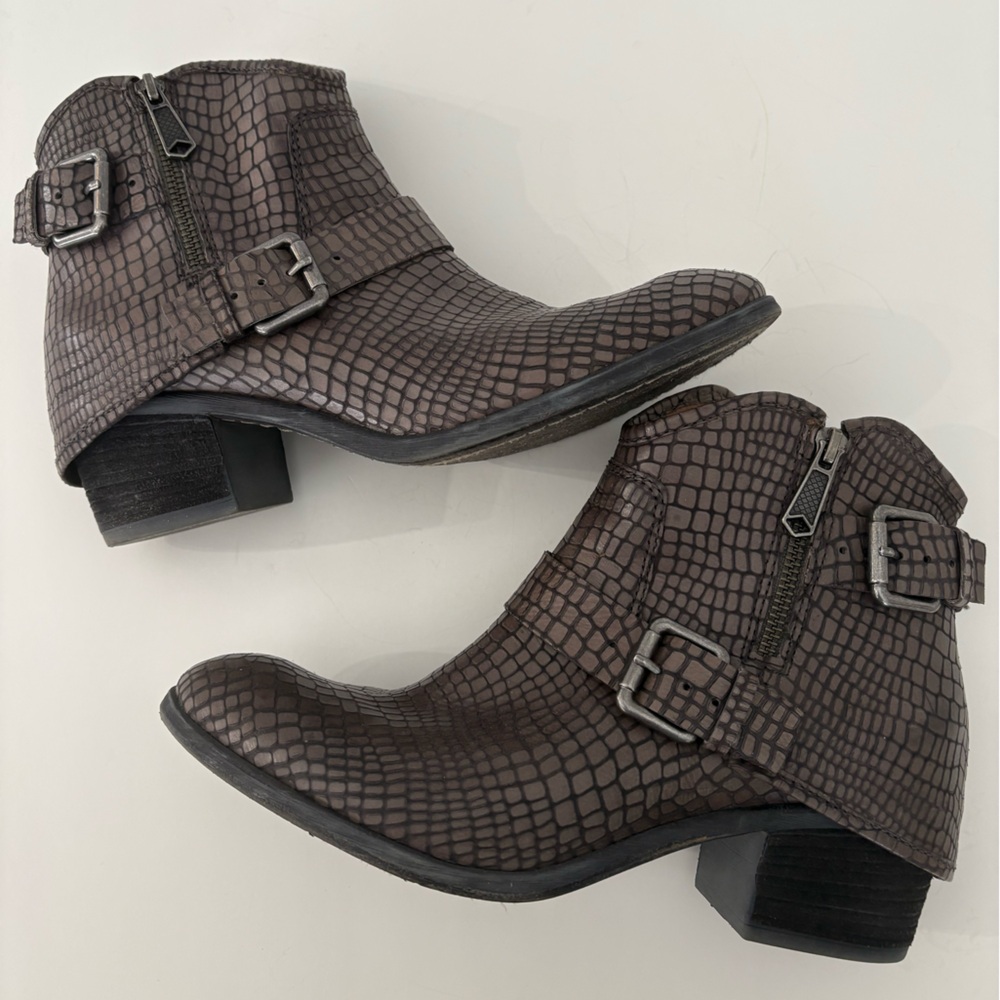DONALD J. PLINER Python-Embossed Leather Zip Ankle Boots 9.5 Cowboy Western EUC
